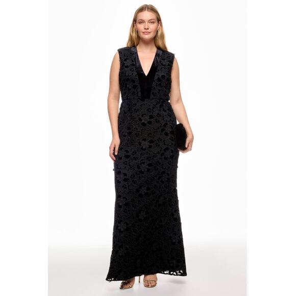 Badgley Mischka
Velvet Lace V-Neck Gown 💘 - Picture 1 of 10